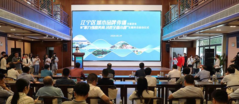 在数字化时代,广告设计软件成为每个设计师不可或缺的工具。今天就让我们一起探索几款市面上主流的设计软件,看看它们各自的优势与不足。